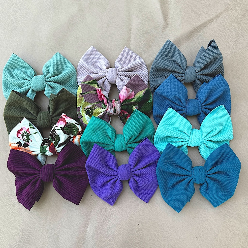 Set of 12 Hand-tied Handmade Small Shop 5.5” Fabric Hair Bows on Clips -LIKE NEW